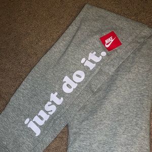 NIKE GREY LEGGINGS